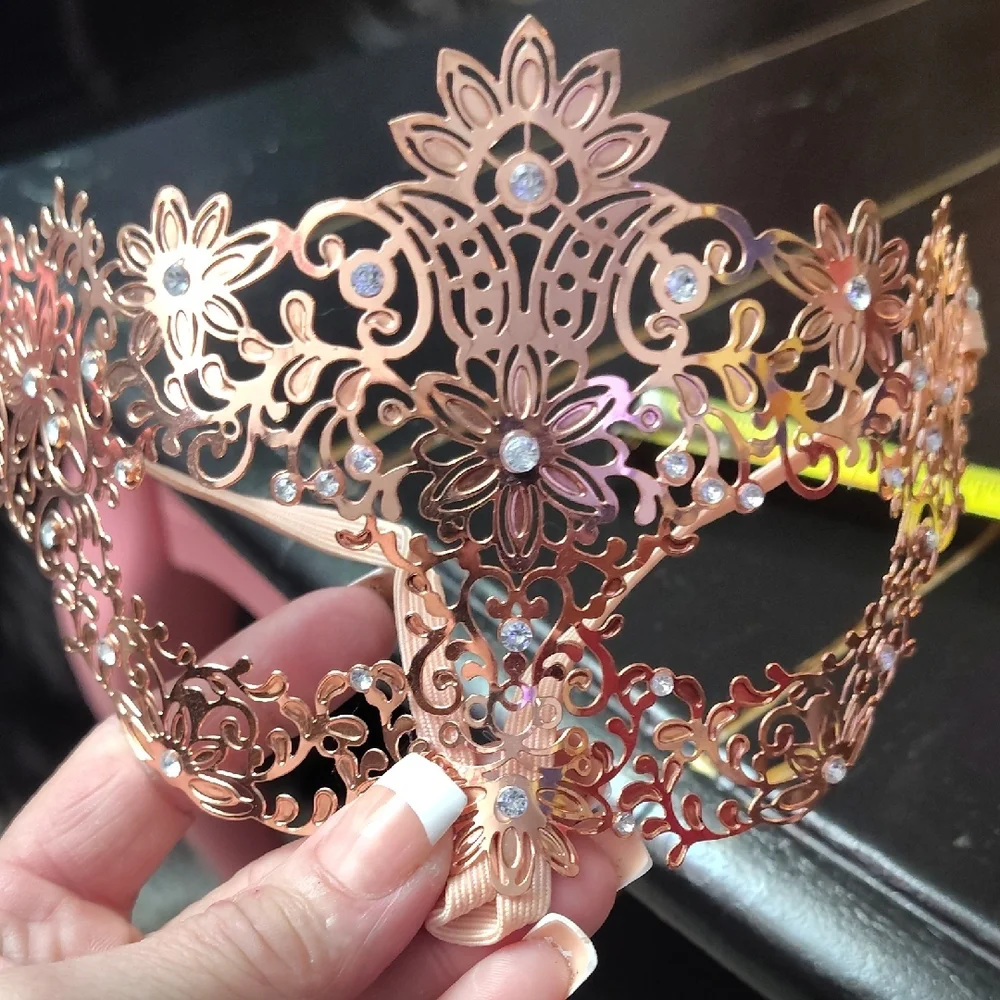 BEAUTIFUL ROSE GOLD FACE MASK FLORAL  WITH RHINESTONES